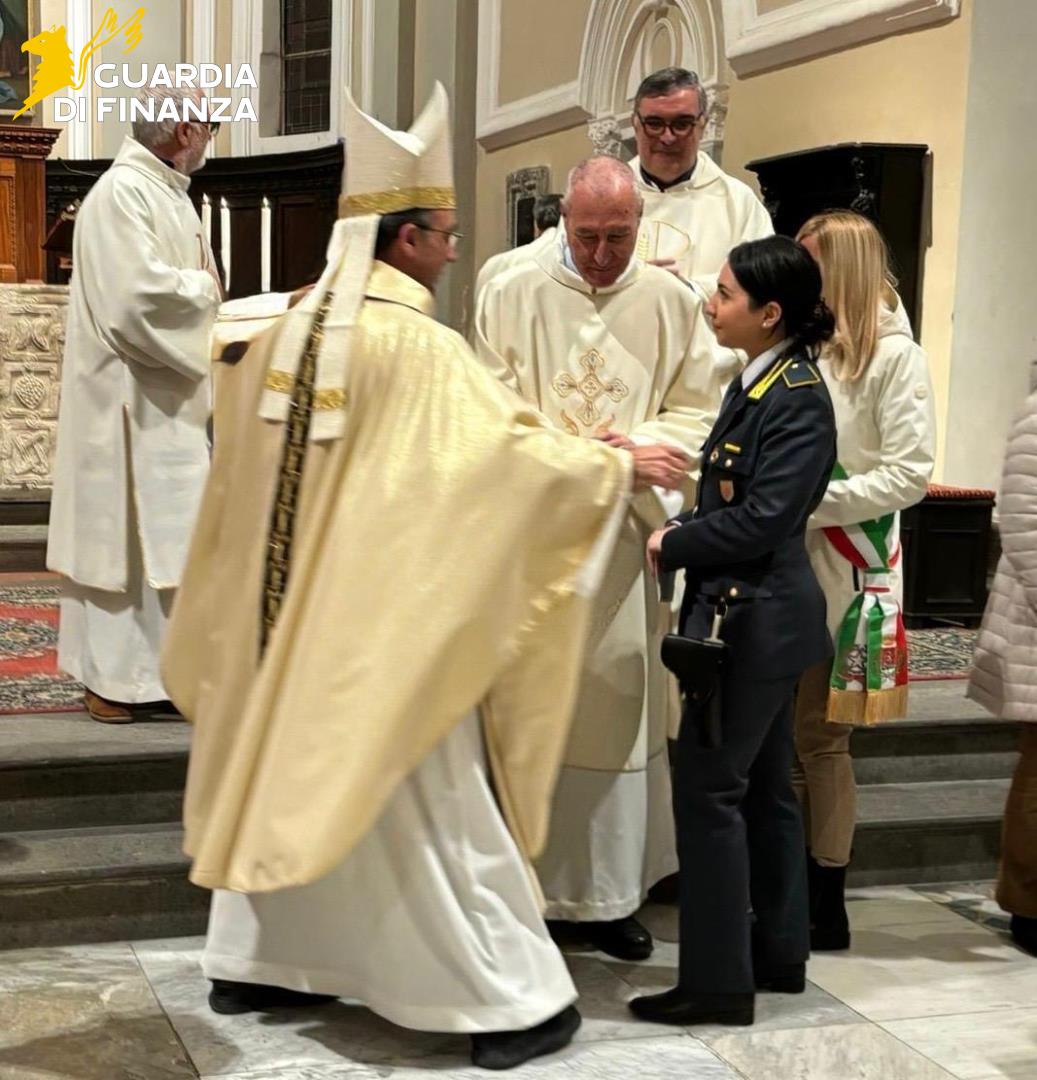 Un finanziere restituisce 500 euro trovati a favore della Caritas