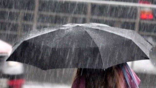 Allerta meteo codice giallo per pioggia e neve nel giorno di Natale