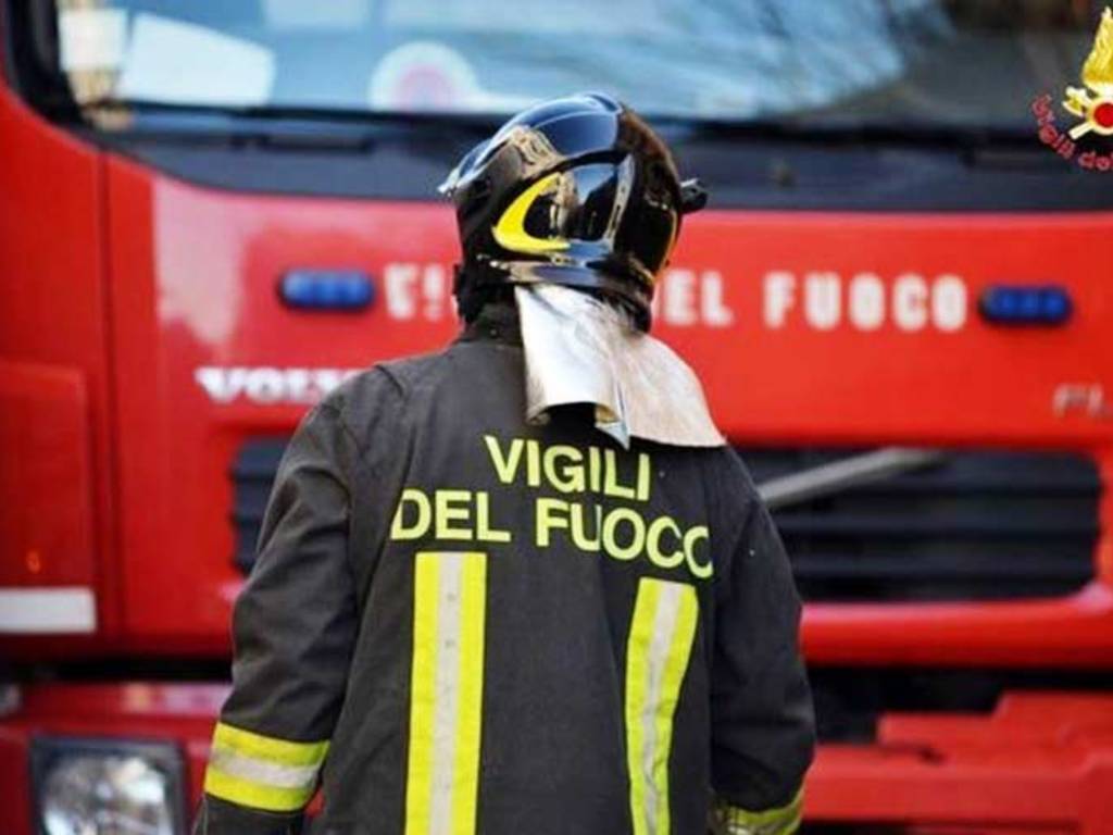 Furgone in fiamme a Castiglione della Pescaia: intervento dei Vigili del Fuoco