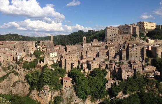 Sette consiglieri si dimettono, il Sindaco Ugo Lotti perde la carica