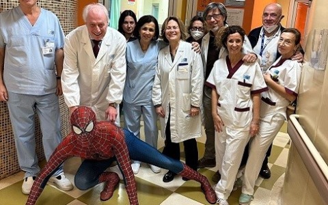 Spiderman in pediatria a Grosseto: gioia e momenti indimenticabili per i piccoli pazienti