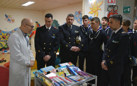 La Guardia Costiera di Porto Santo Stefano si impegna per i piccoli pazienti