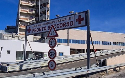 Fiamme in un palazzo di Grosseto: evacuate 40 persone nella notte