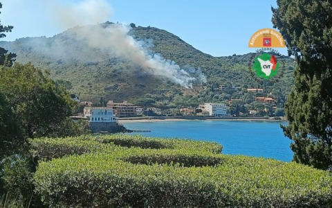 Incendio a Monte Argentario: interventi in atto
